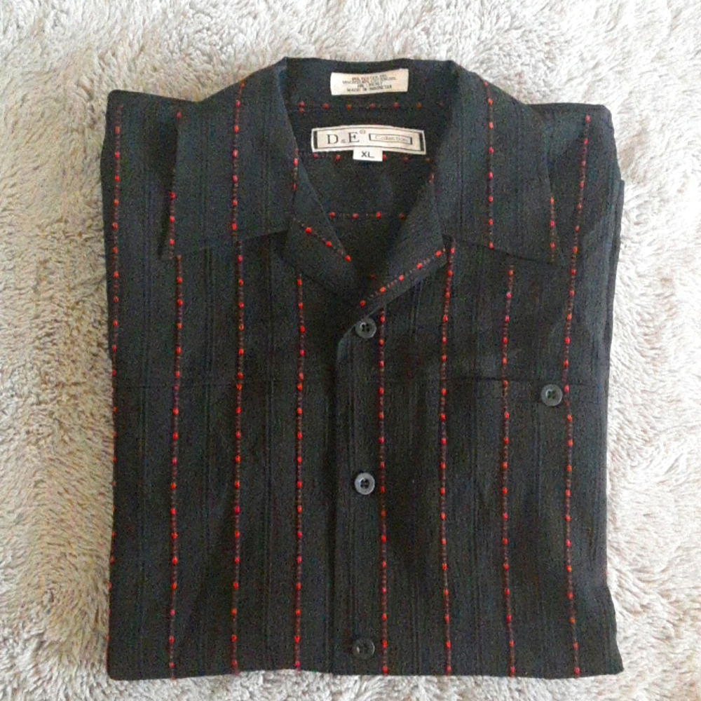 D & E Men's short sleeve shirt